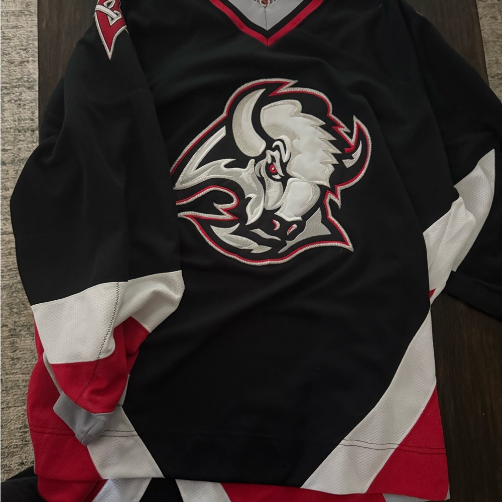 Buffalo Sabres Hockey Jersey size Large. Very good condition